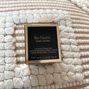 Estée Lauder re-nutriv cream
